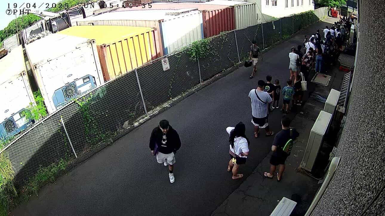 GetNutz x Paradise Show — line of attendees walking up to the venue entrance