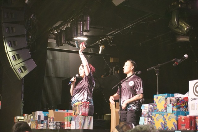 Giveaways and goodie bags at Paradise Card Show